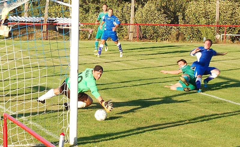 Domácí přivítali Zruč a dokázali góĺy Petra Hobzy a Horáčka vyhrát 2:1.