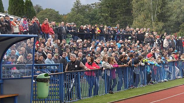 Fotbaloví příznivci viděli o víkendu mimo jiné remízu Tachova i Rozvadova, či domácí debakl Bezdružic se Stráží.