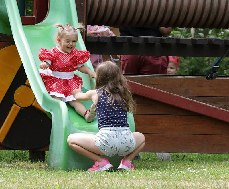 Děti mateřinky se loučily se školním rokem, pozvaly rodiče