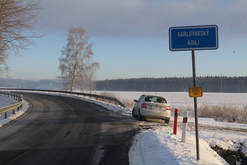 Mezi Tachovskem a Chebskem stojí na některých komunikacích policejní hlídky.