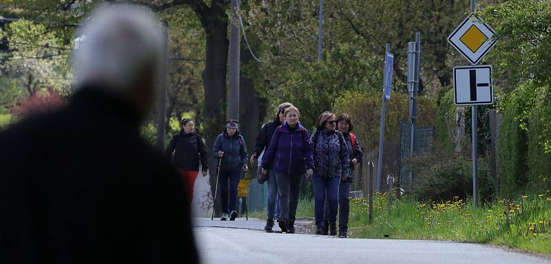 Vzpomínkového pochodu Lidických žen se na Tachovsku v sobotu účastnilo na padesát zájemců o turistiku a historii konce druhé světové války.