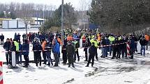 Stovky řidičů kamionů čekají na testování  na Covid na bývalém dálničním hraničním přechodu Rozvadov.