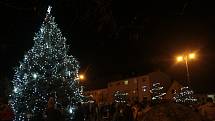 Slavnostní rozsvícení vánočního stromu v Chodové Plané.