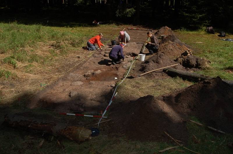 Archeologové zkoumají pozůstatky železné opony 