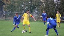 Tatran Chodov (ve žlutém) - TJ Chodský Újezd (v modrém) 2:2 (2:0), PK 3:4.