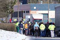 Stovky řidičů kamionů čekají na testování  na Covid na bývalém dálničním hraničním přechodu Rozvadov.