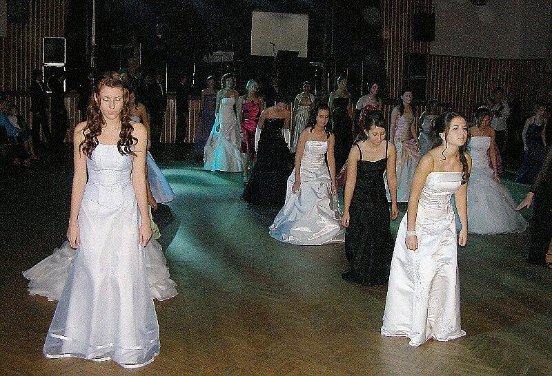 Taneční kurz 2009 ve Stříbře zakončil svou výuku páteční závěrečnou. 