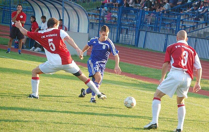 Divizní utkání FK Tachov – Kunice skončilo na městském stadionu bezbrankovou remízou.