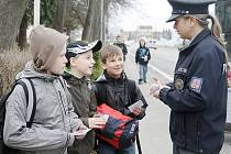 Policejní preventivní akce se konala v úterý u přechodu pro chodce před tachovskou základní školou v Hornické ulici.