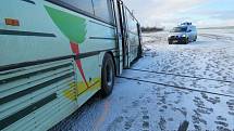 Z nehody autobusu u Malovic. Foto: Policie ČR