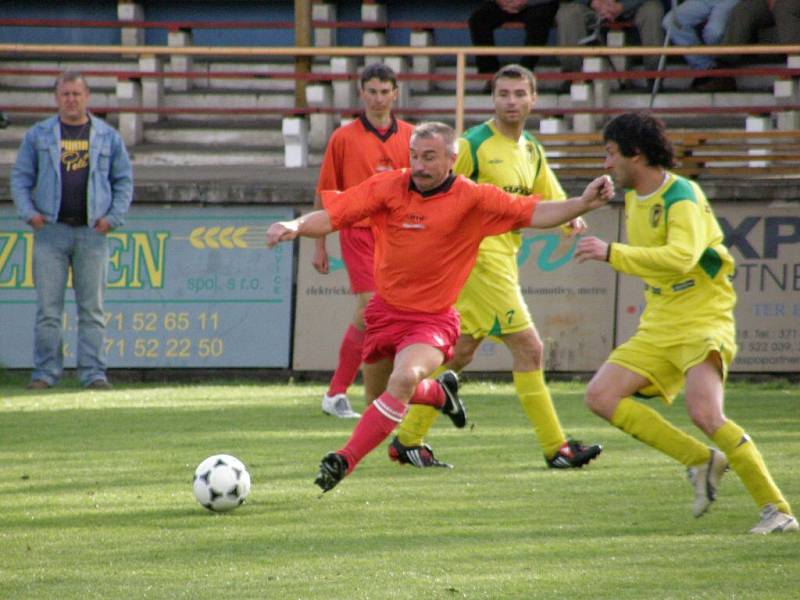 Fotbalové utkání  S. Blovice – B. Stříbro 1:1.