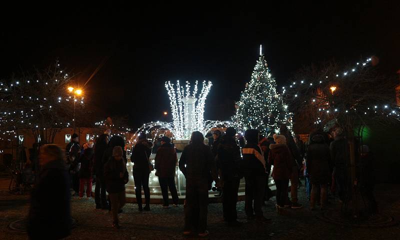 Slavnostní rozsvícení vánočního stromu v Chodové Plané.
