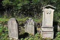 Starý židovský hřbitov nedaleko Bezdružic na návštěvníky jistě zapůsobí.
