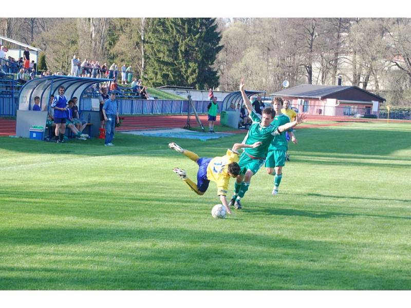 V Tachově se děly věci. Benešov prohrával v 89. minutě 3:1, ale nakonec si odvezl bod 