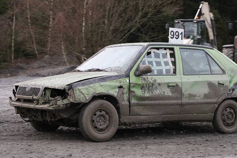 Na šachtě u Zadního Chodova burácely motory soutěžních vozů