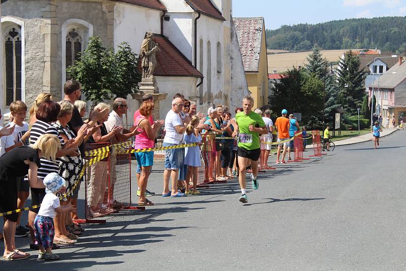 Stříbrští běžci v cíli v Poběžovicích.