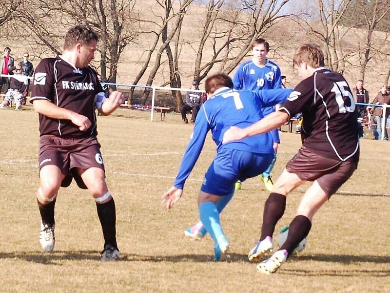 Vstup do jarní části 1. A třídy Chodskému Újezdu nevyšel, prohrál s FK Svéradice 2:4. 