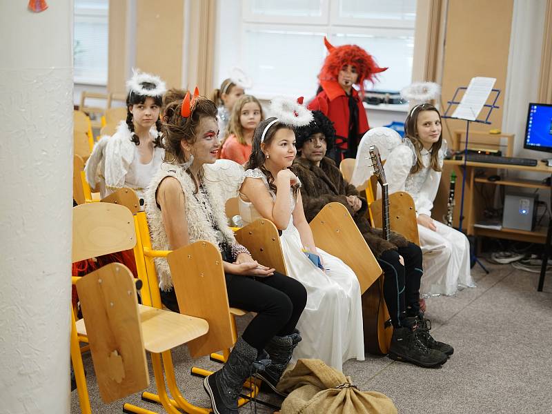 Na Základní škole Hornická v Tachově se uskutečnil Miss anděl a čert.