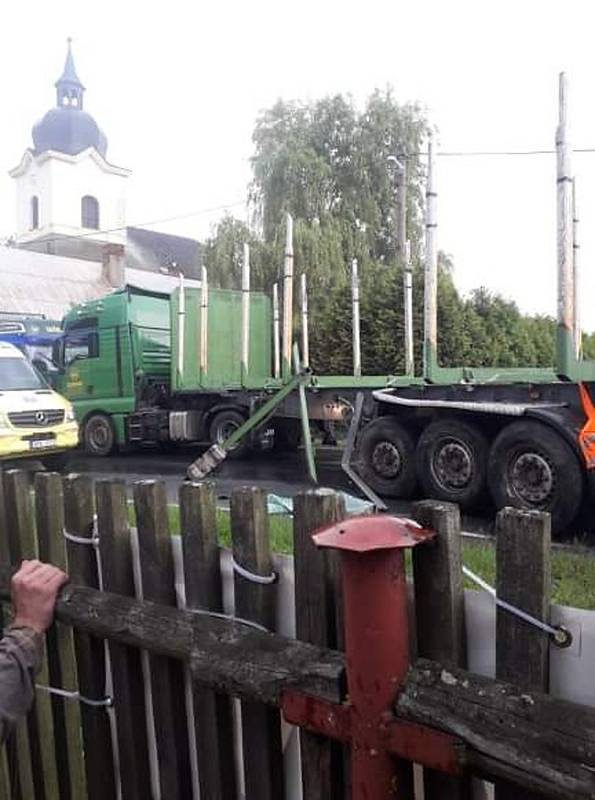 Tragická nehoda kamionu a dodávky v Tisové na Tachovsku.