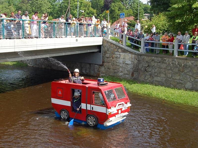 Netradiční plavidla na Mži v Tachově