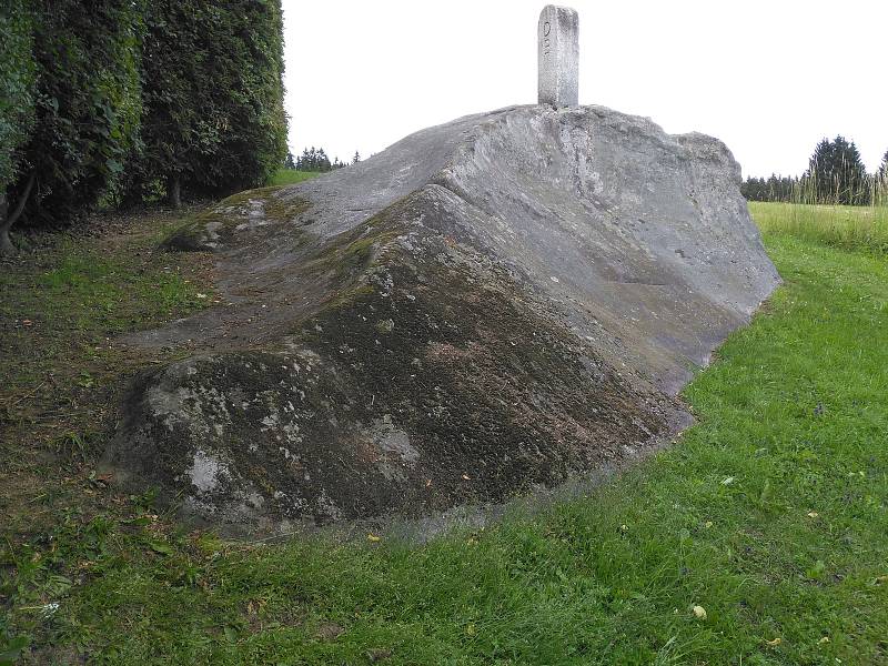 V rámci akcí "Pojďte s námi do přírody" se konala další vycházka, tentokrát zavedla účastníky k opevnění Ippen a na zemskou hranici.