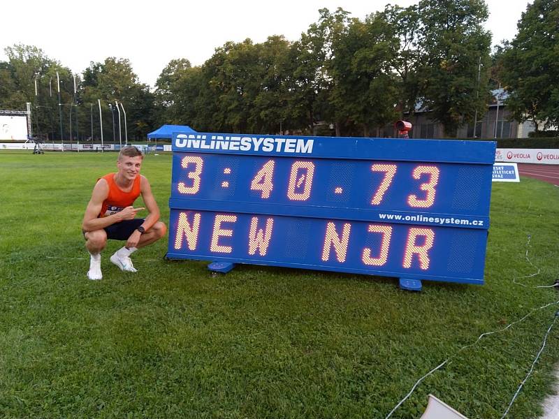 Český juniorský rekord na 1 500 metrů, Kladno 2020.