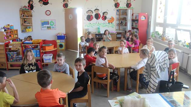 První ráno po návratu dětí v MŠ Pošumavská v Tachově.