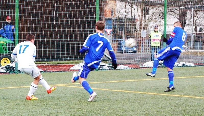 Fotbalisté divizního FK Tachov po dvou remízách porazili FC ZVVZ Milevsko 2:0.