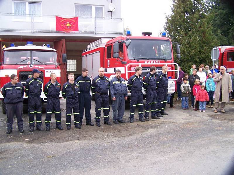 Předání nového vozu SDH Chodová Planá