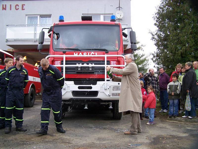 Předání nového vozu SDH Chodová Planá