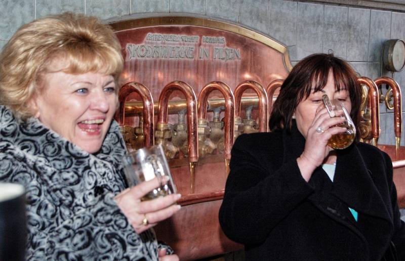 Z návštěvy první dámy Ivany Zemanové v rodinném pivovaru Chodovar v Chodové Plané.