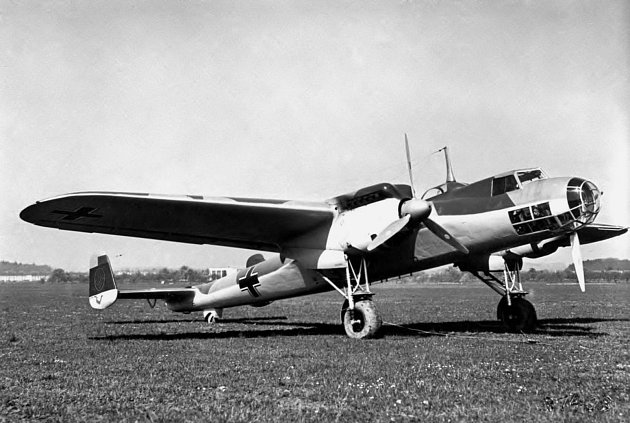 Ze začátku 2. sv. války byl Dornier Do 17 nejpočetnějším bombardérem německého letectva. Rychle ale zastaral, byl nahrazen modernějšími typy a většinou dosloužil při výcviku.