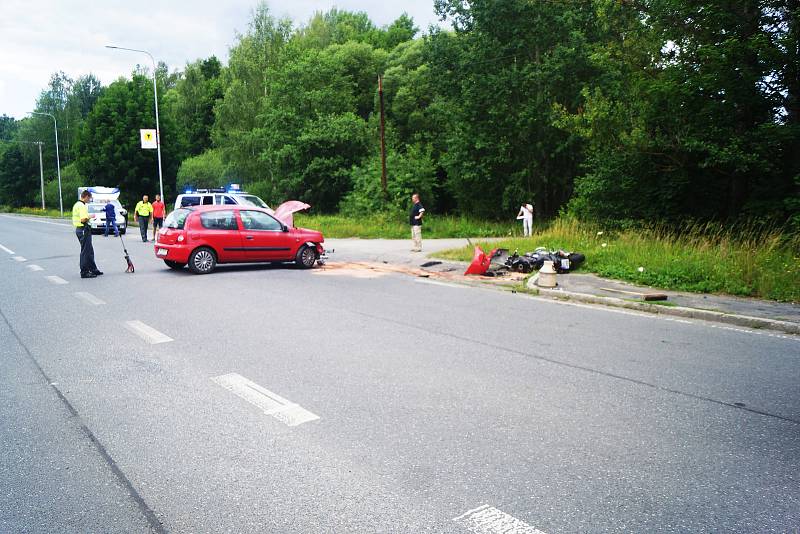 Krátce po dvanácté hodině došlo k vážné dopravní nehodě mezi Tachovem a Oldřichovem.