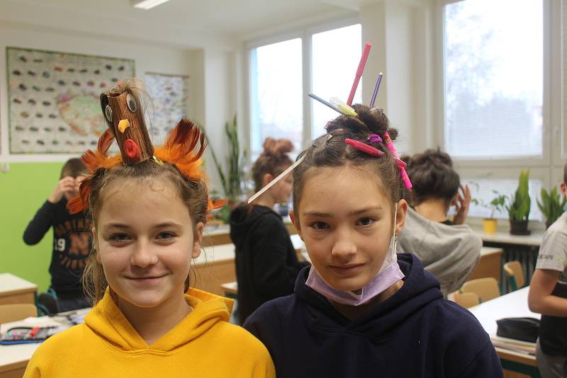 Základní škola Zárečná v Tachově uspořádala Den šílených účesů.