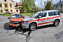 Stačila chvilka nepozornosti, nedání přednosti v jízdě a dopravní nehoda zkomplikovala jízdu řidičům v Boru na část pondělního dopoledne.