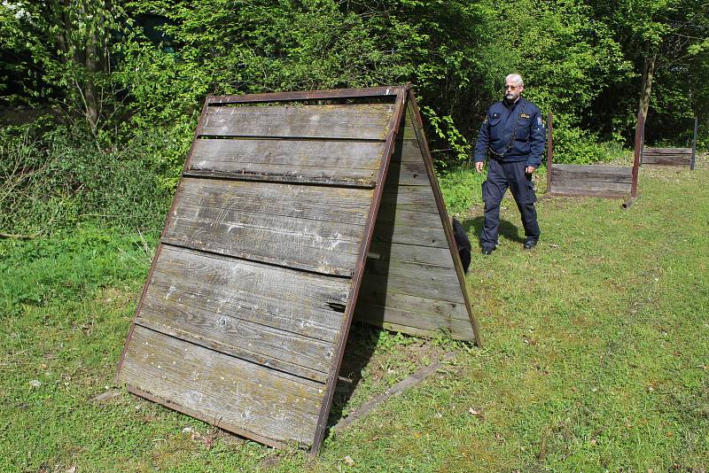 Policejní psovod Petr Zifčák s Hektorem.