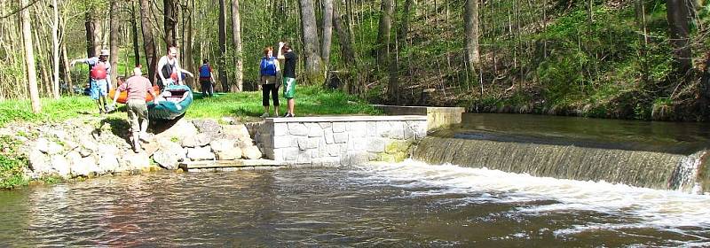 Tachovští vodáci otevřeli sezónu. Odemkli Mži a pasovali nové vodáky.