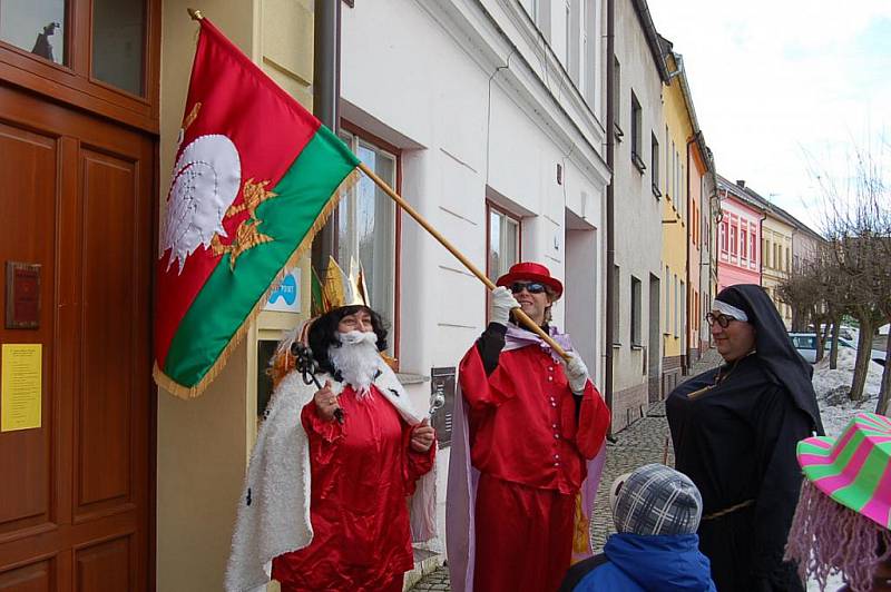 Černošínem prošel masopustní průvod.