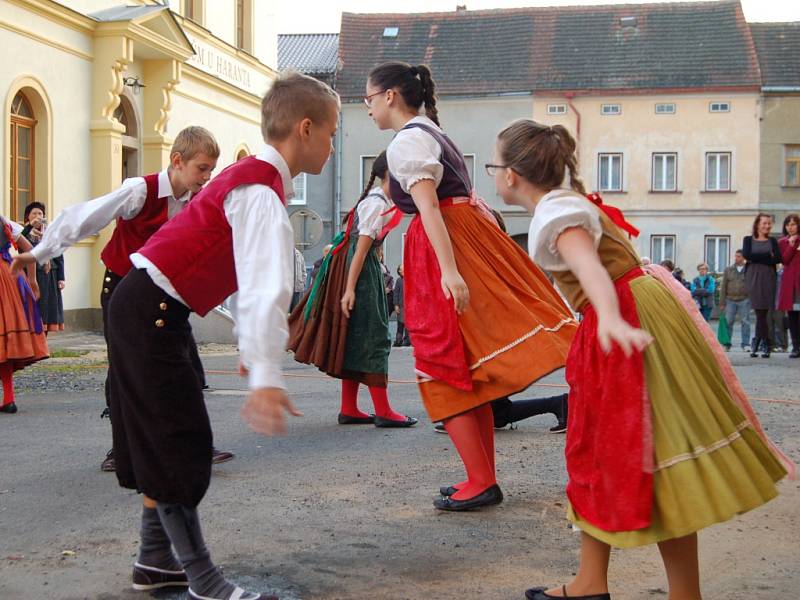 Dvě významná výročí si o víkendu připomněly Bezdružice. 