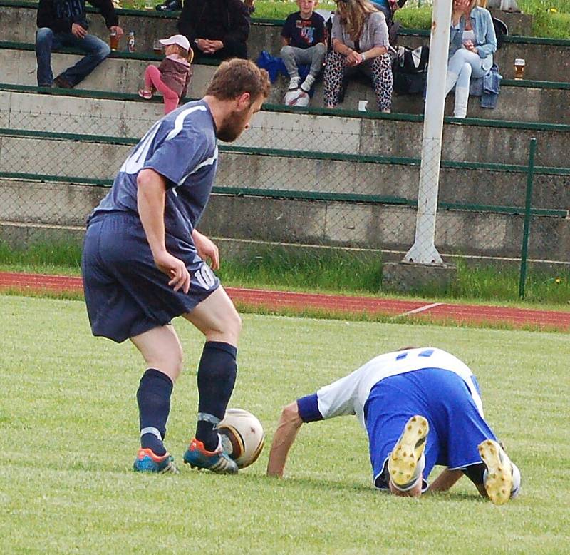 Dvaadvacáté kolo druhé třídy: Bor vs. Částkov