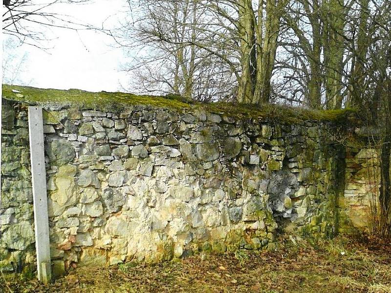 Hřbitovní zeď u kostela sv. Jakuba Většího se vrátí k původní podobě.