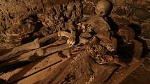 Mumie měšťanů v kryptě pod kostelem svatého Petra a Pavla v Mnichově.