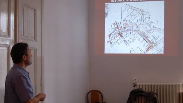 PAVEL BLUMA z investičního odboru města představil projekt revitalizace Rybeny a stavby parkoviště. 