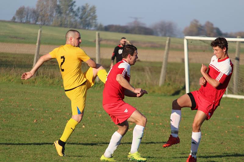 Jiskra Třemešné (v červeném) - Čechie Halže (ve žlutém) 3:1 (0:1).