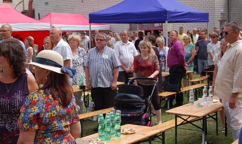 Zlatou stuhu a ocenění Vesnice roku Plzeňského kraje v sobotu odpoledne oficiálně převzala obec Konstantinovy Lázně.