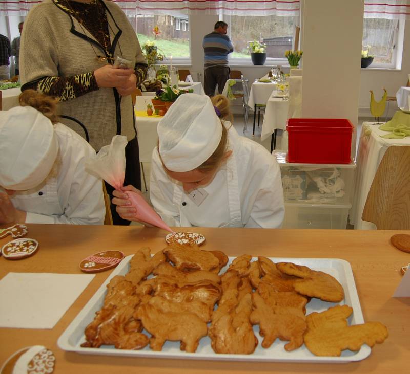 Soutěž o zdobené perníčků a prostření slavnostní tabule se konala v Plané a organizovala ji Střední škola živnostenská. Soutěžilo šest dvoučlenných týmů z různých odborných škol Plzeňského a Karlovarského kraje. Soutěže se zúčastnila také partnerská škola