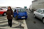 Řidič osobního vozu Fiat Punto jel od Tachova na Stříbro a nedal přednost kamionu, který jel po hlavní silnici na dálniční sjezd.