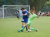 Kyrylo Semenov (ve světle zeleném) v divizním utkání proti Katovicím. Semenov hraje i okresní přebor za B tým a v posledním kole vstřelil Přimdě jeden gól.