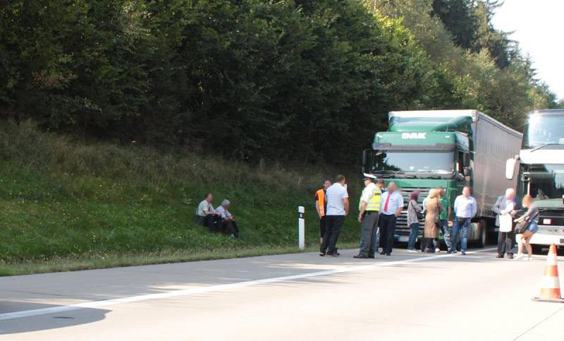 Tragická nehoda se stala ve středu dopoledne na 141. kilometru dálnice D5. 