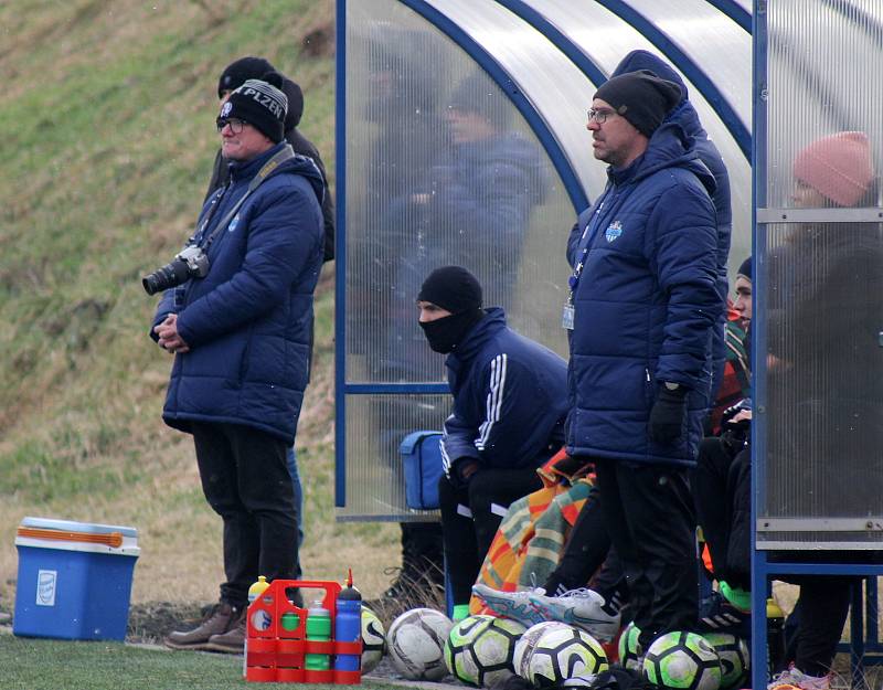 3. kolo Poháru PKFS: TJ Keramika Chlumčany (na snímku fotbalisté v modrých dresech) - FK Tachov 2:3 (2:3).